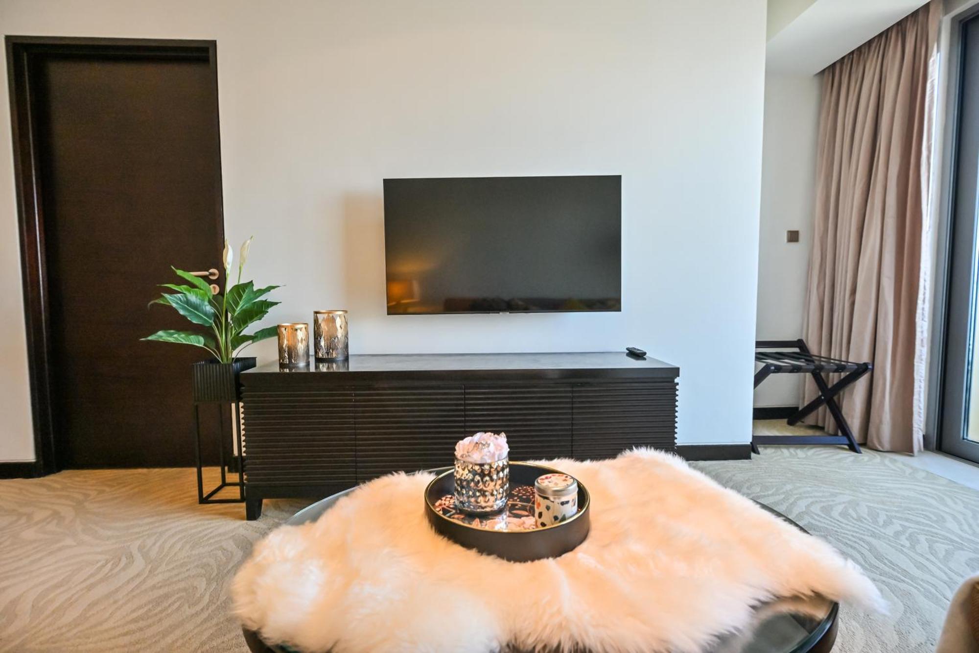 Luxury - Stunning Marina View - 5-star Amenities Apartment