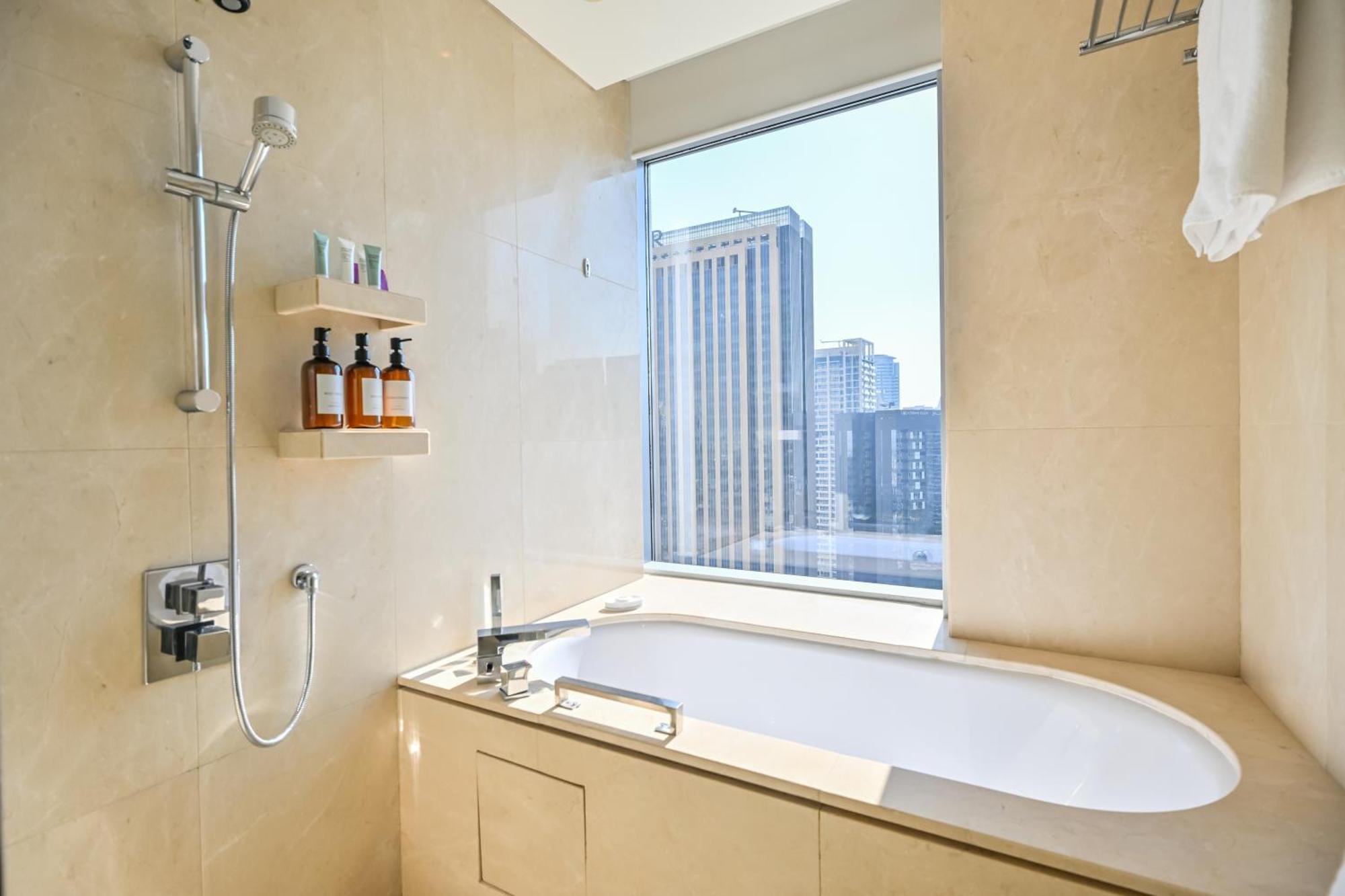 Apartment Luxury - Stunning Marina View - 5-star Amenities Dubai
